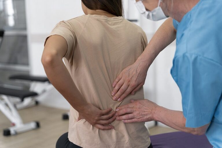 Lower back pain treatment at Complx Health South Melbourne